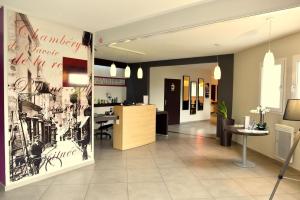 a lobby of a pharmacy with a pharmacyacistacistacistacistacist at Hôtel Inn Chambéry in La Ravoire