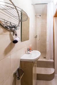 Ένα μπάνιο στο Біля Дзиги сучасна квартира на вулиці Вірменській 35 +54 φωτογραφίες