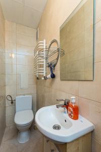 Ένα μπάνιο στο Біля Дзиги сучасна квартира на вулиці Вірменській 35