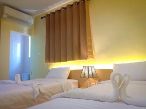 Merlin Hotel客房内的一张或多张床位