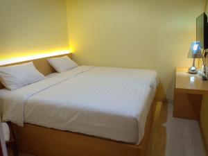 Merlin Hotel客房内的一张或多张床位