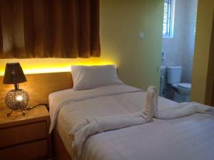 Merlin Hotel客房内的一张或多张床位