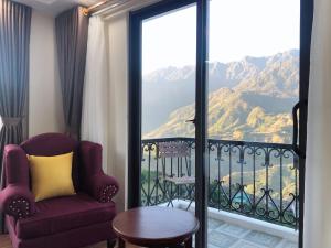 Nespecifikovaný výhled na hory nebo výhled na hory při pohledu z hotelu