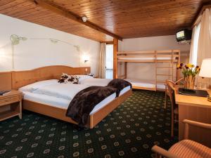 Ένα ή περισσότερα κρεβάτια σε δωμάτιο στο Hotel Oberland