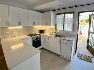 Kuchnia lub aneks kuchenny w obiekcie Clubrent - Townhouse La Merced