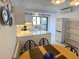 Kuchnia lub aneks kuchenny w obiekcie Clubrent - Townhouse La Merced