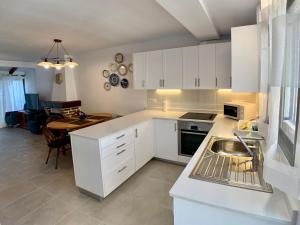 Kuchnia lub aneks kuchenny w obiekcie Clubrent - Townhouse La Merced