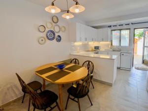 Kuchnia lub aneks kuchenny w obiekcie Clubrent - Townhouse La Merced