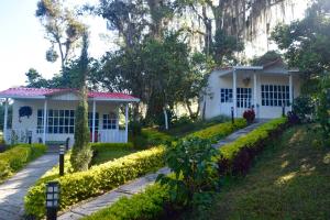 a white house with a pathway in front of it at Hostal Fisterra in Moniquirá