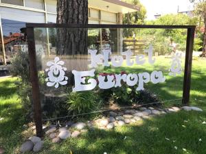 a sign for a flower garden in a yard at Hotel Europa in Ostende