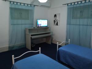 A bed or beds in a room at Marilyn