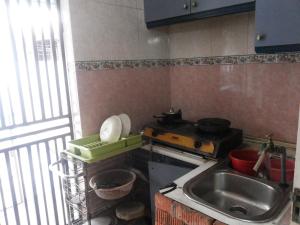 Kuchyň nebo kuchyňský kout v ubytování Jeffrey homestay Ipoh C @ G.hospital & Stadium Ipoh