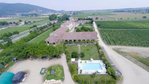 una vista aérea de una finca con piscina en Apartment 1 Rosmarino 2 bedroom, en Vicenza