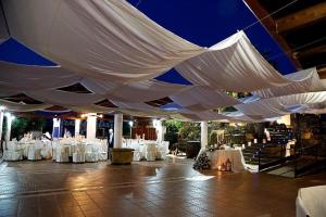 A restaurant or other place to eat at Tanit Hotel Villaggio Ristorante