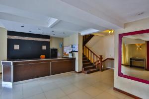 Lobbyen eller receptionen på Hotel Bariloche Mountain