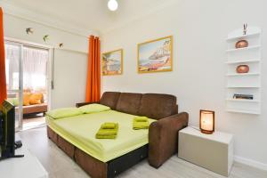 a bedroom with a bed and a couch at Cascais Holiday House - Checkinhome in Cascais