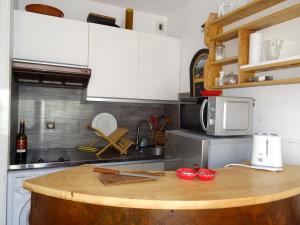 Kuchyň nebo kuchyňský kout v ubytování Appartement Saint Lary