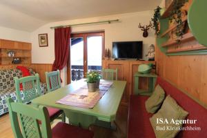 TV a/nebo společenská místnost v ubytování Family Apartment ENZIAN Top 9