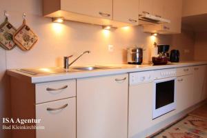 Kuchyň nebo kuchyňský kout v ubytování Family Apartment ENZIAN Top 9