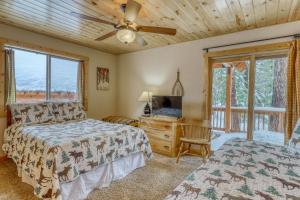 Voodi või voodid majutusasutuse Snowpeak Chalet in Tahoe Donner toas