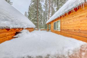 Snowpeak Chalet in Tahoe Donner talvel
