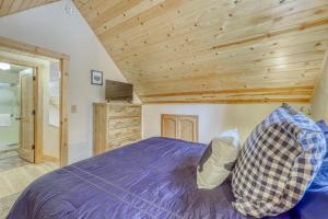 Voodi või voodid majutusasutuse Snowpeak Chalet in Tahoe Donner toas