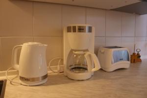 two coffeemakers sitting on a counter in a kitchen at Appartment in Walldorf mit Schlafzimmer, Küche und Bad in Walldorf