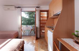 Kuchyň nebo kuchyňský kout v ubytování APARTMANI LIMUN - Ivo i Dragica Šimić - Makarska