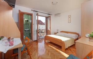 Postel nebo postele na pokoji v ubytování APARTMANI LIMUN - Ivo i Dragica Šimić - Makarska