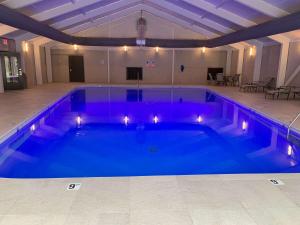 Bazén v ubytování Best Western Plus Clarks Summit Scranton Hotel nebo v jeho okolí