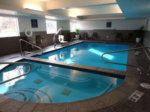 Bazén v ubytování Best Western Duchesne Inn nebo v jeho okolí