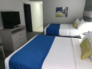 Postel nebo postele na pokoji v ubytování Best Western Plus Clarks Summit Scranton Hotel