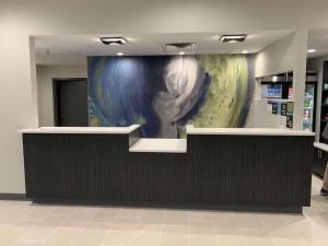 una gran pintura en la pared de una farmacia en Best Western Plus Clarks Summit Scranton Hotel, en Clarks Summit