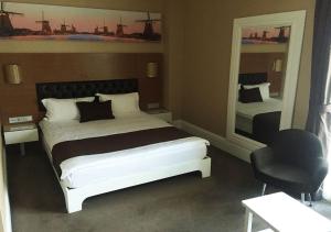 A bed or beds in a room at City Hotel Plovdiv