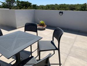 a patio with a table and chairs on a patio at Casiopea Apart-Spa-Mar in Mar de las Pampas