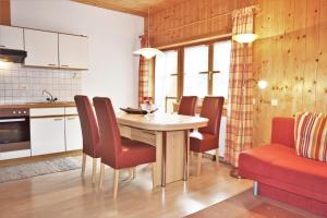 a kitchen and dining room with a table and chairs at Haus Grassa in Brand