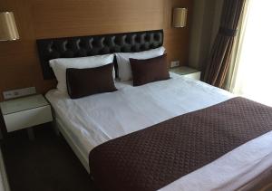 A bed or beds in a room at City Hotel Plovdiv