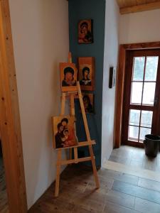 a wooden ladder with pictures on a wall at Siedlisko Zakucie in Jaśliska