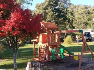 Children's play area sa Zeehan Bush Camp