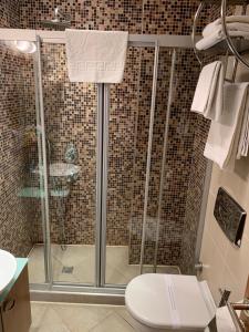 A bathroom at City Hotel Plovdiv
