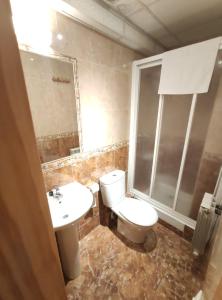 A bathroom at Hostal El Bodegon