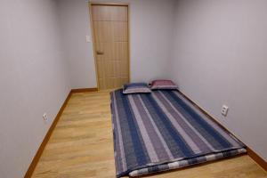 Postel nebo postele na pokoji v ubytování Guma Modern HanokStay