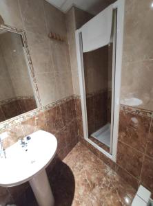 A bathroom at Hostal El Bodegon