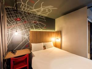 Postel nebo postele na pokoji v ubytování ibis Curitiba Batel