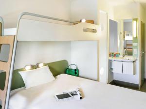 Postel nebo postele na pokoji v ubytování IBIS BUDGET Biarritz - Anglet