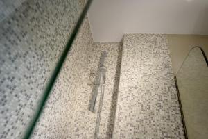 A bathroom at Alesahne Beach Hotel