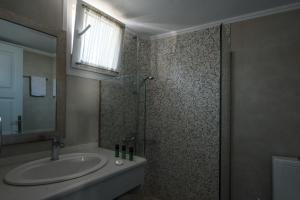 A bathroom at Alesahne Beach Hotel