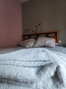 A bed or beds in a room at Hostal El Bodegon