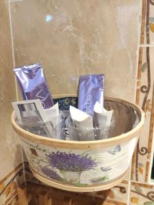 a bucket filled with purple packets in a room at Hostal El Bodegon in Ateca