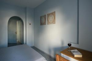 A bed or beds in a room at Alesahne Beach Hotel